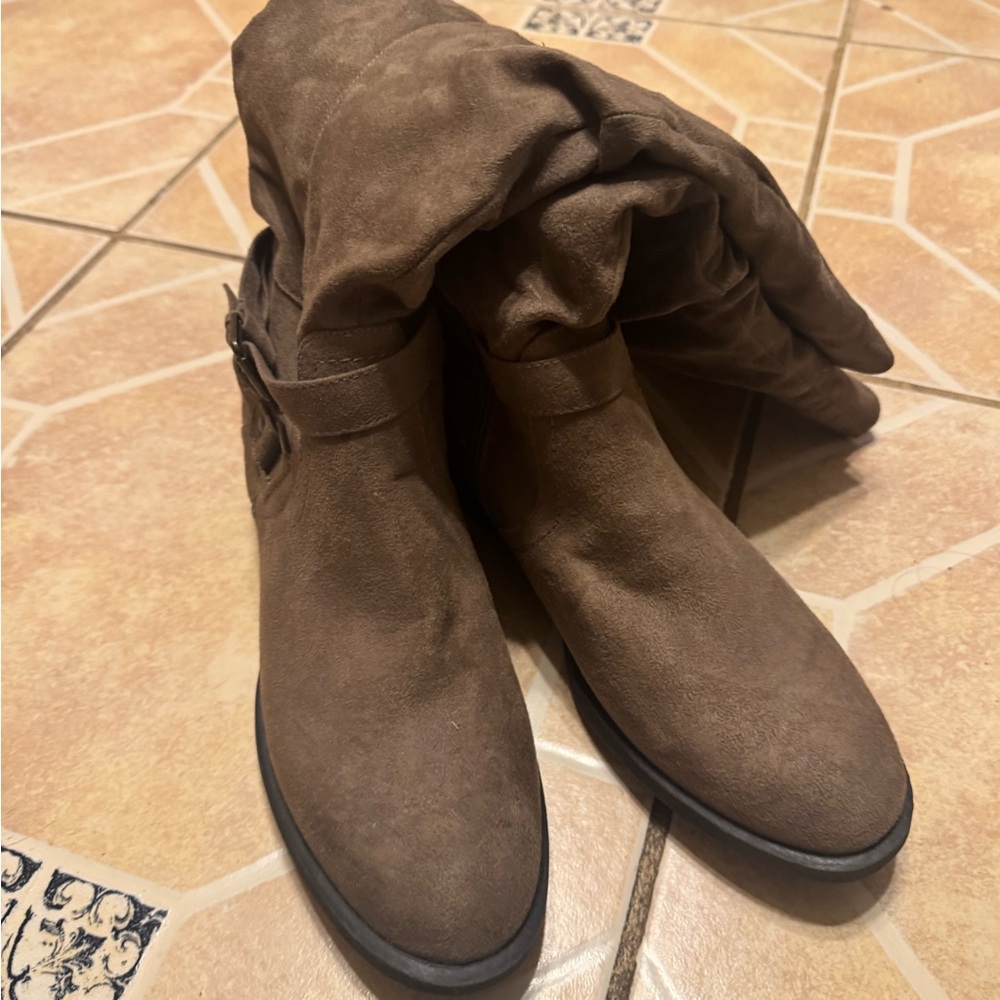 Women Brown faux Suede Boots NWOT